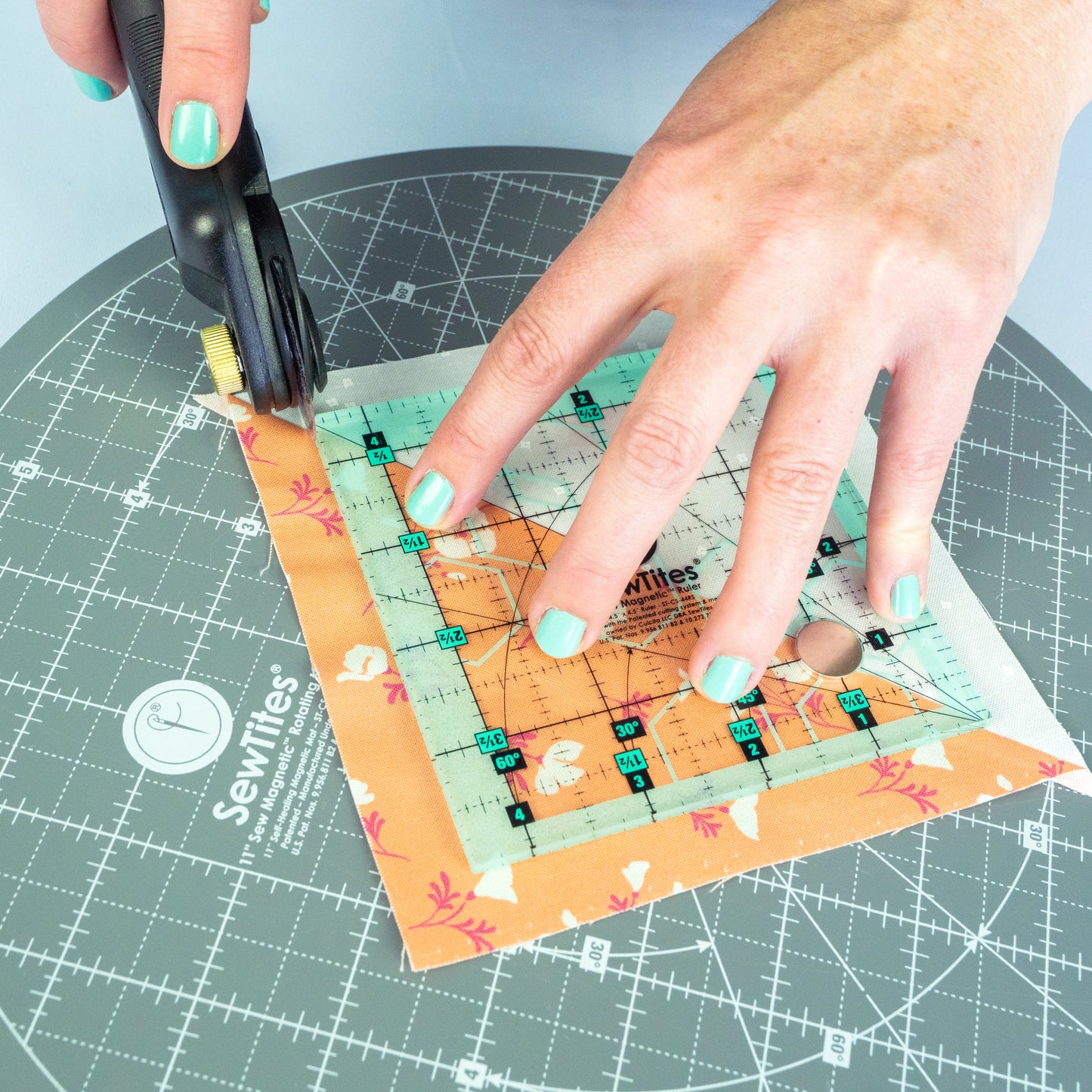 PRE-ORDER: Sew Magnetic 4.5" x 4.5" Ruler - Right-Handed